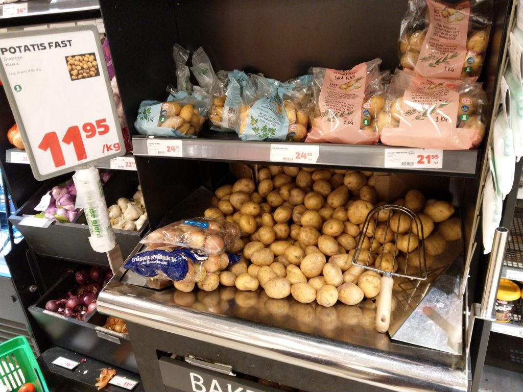 Fullt med potatis i affären